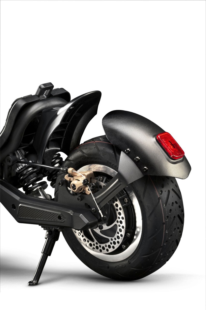 PLATUM svela il NUOVO monopattino elettrico ALeXT